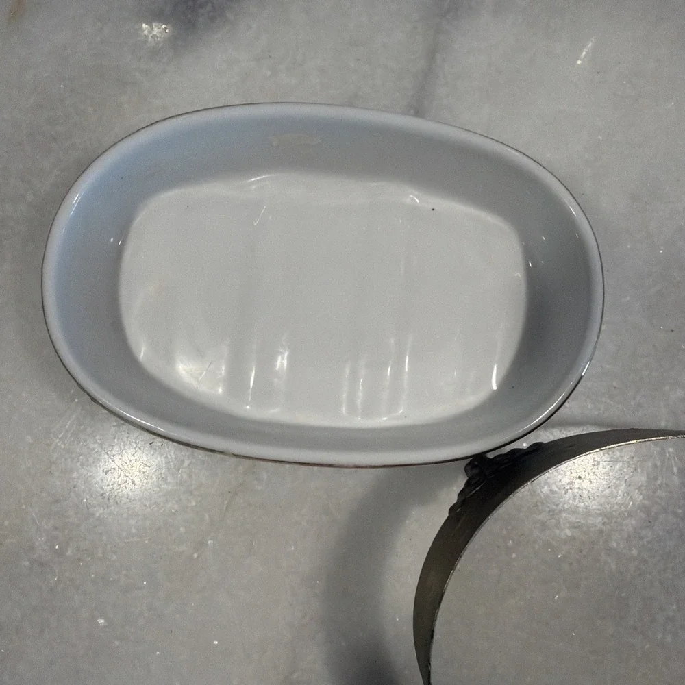 Oval Brass With Shell Detail White Soap Dish Tray 5 3/4x2x3 3/4 In ES001